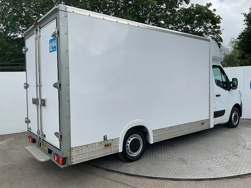 Used Renault Master Business 145 HP (106 kW) 2024 White MPV