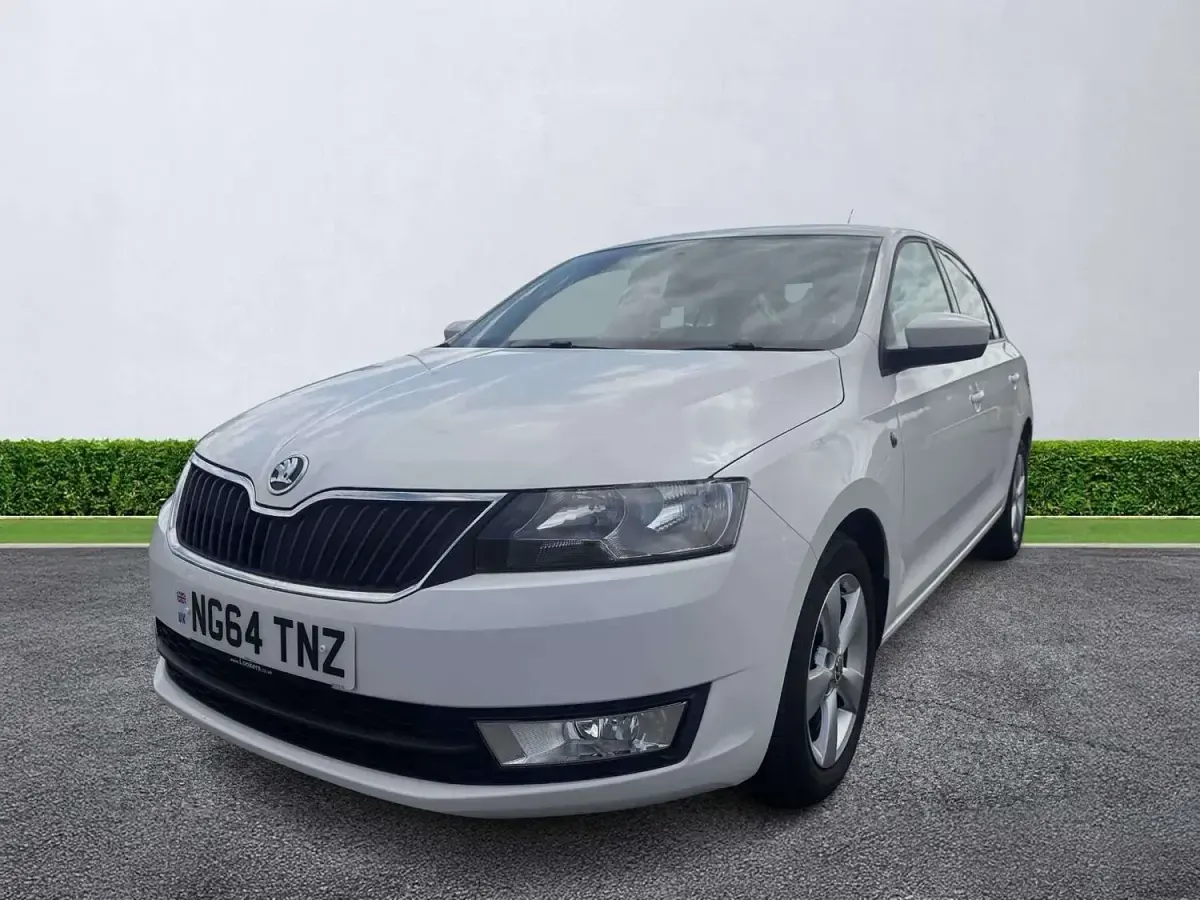 Used Skoda Rapid SE 2015 White Hatchback