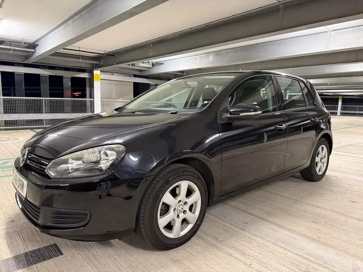 Usado VW Golf VI S 122 HP (89 kW) 2010 Preto Citadino