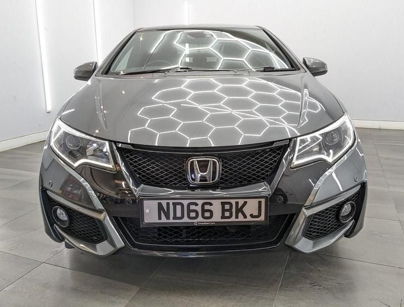 Begagnad Honda Civic Sport 100 HK (73 kW) 2016 Silver Halvkombi