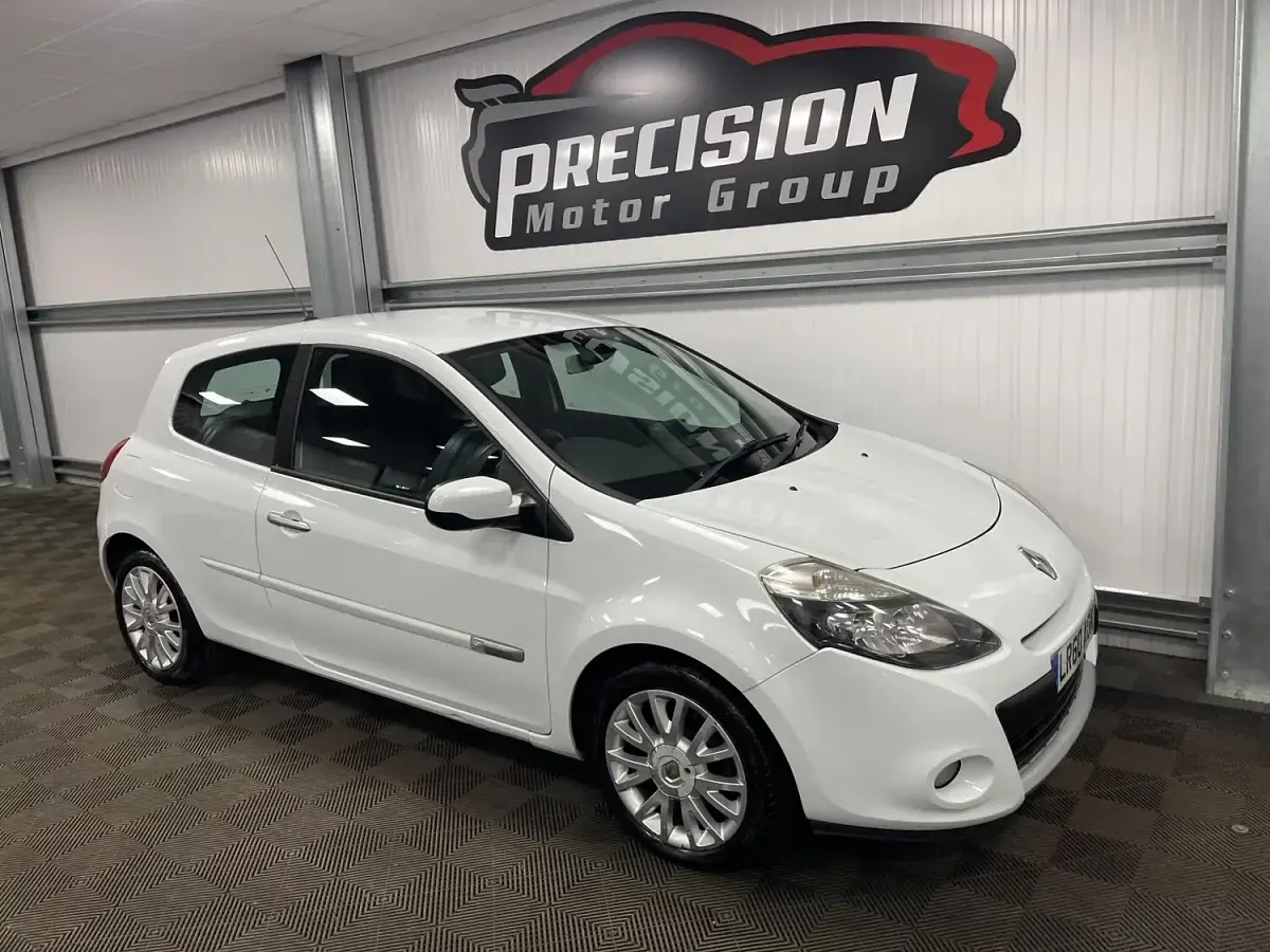 Used Renault Clio Dynamique 100 HP (73 kW) 2010 White Hatchback