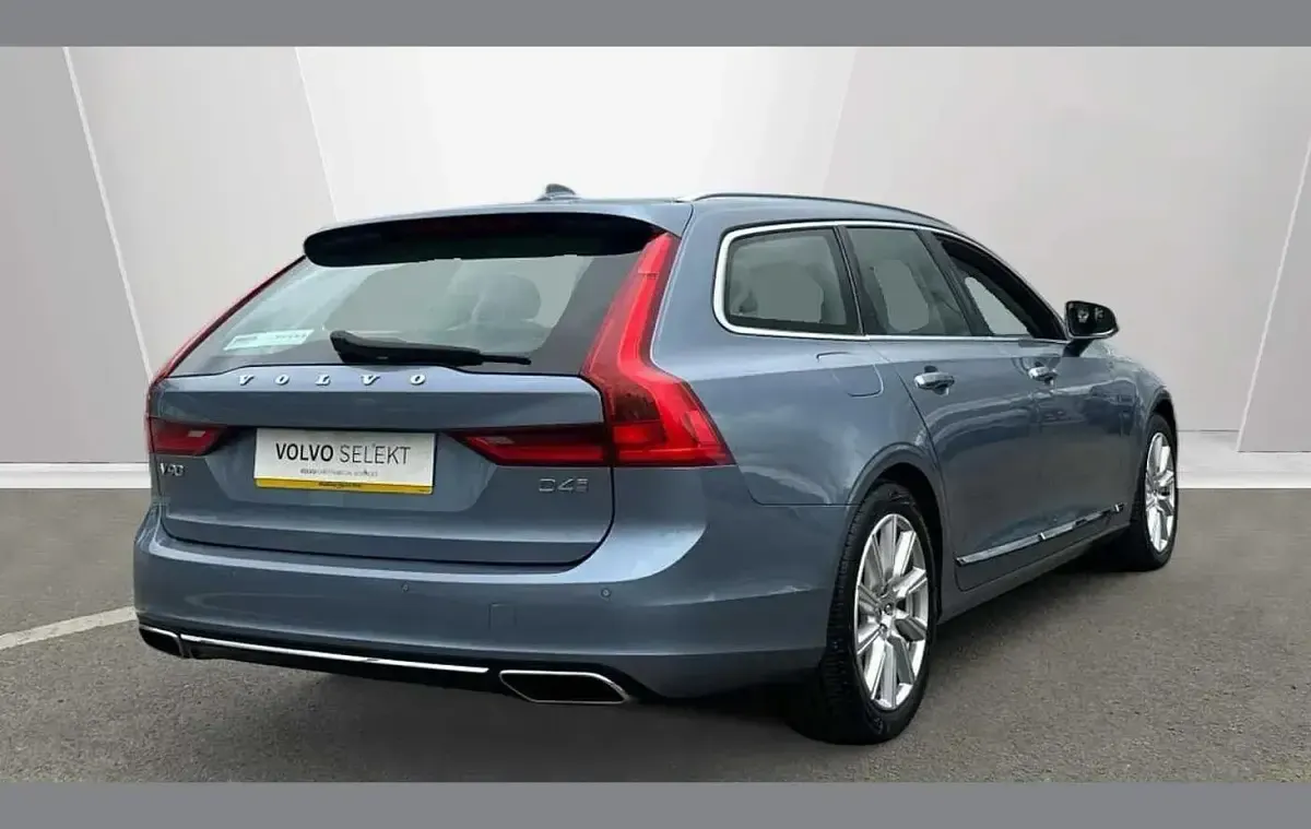 Used Volvo V90 Inscription 187 HP (137 kW) 2017 Blue Estate