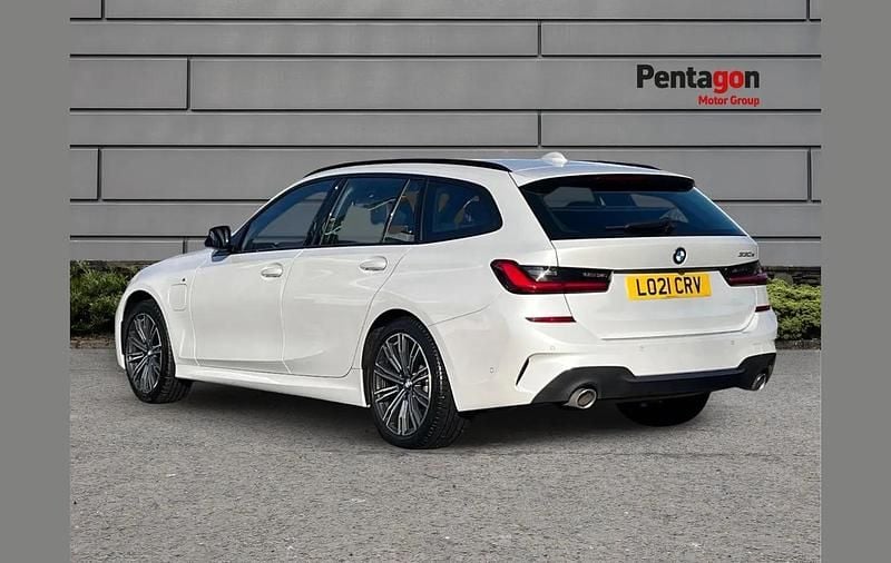Used BMW 330e M Sport 288 HP (211 kW) 2021 White Estate