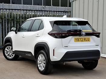 Used Toyota Yaris Hybrid 116 HP (85 kW) 2023 White Estate