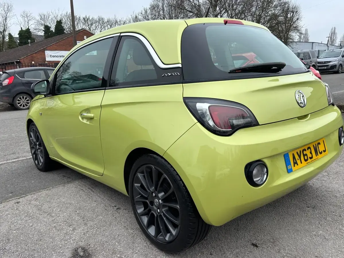 Begagnad Vauxhall Adam Glam 70 HK (51 kW) 2013 Gul Halvkombi