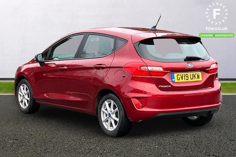 Used Ford Fiesta Zetec 101 HP (74 kW) 2019 Red Hatchback