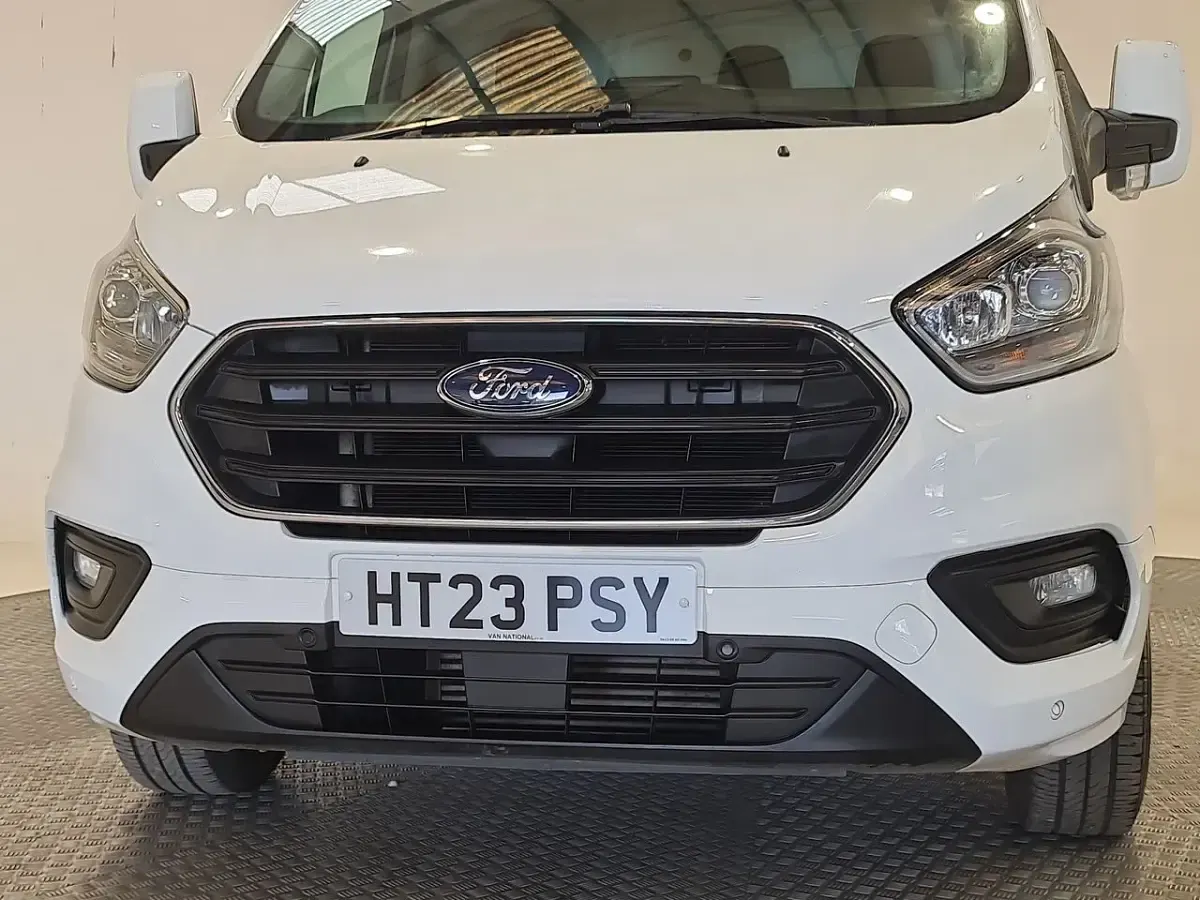 Used Ford Transit Custom Limited 130 HP (95 kW) 2023 White Van