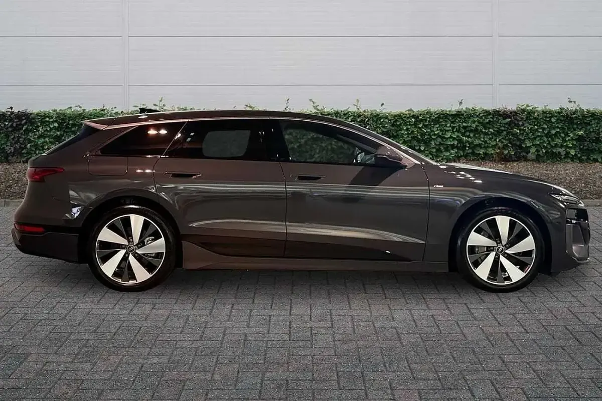 Nowe Audi A6 e-tron S-Line 269 kW (367 KM) 2025 Szary Kombi
