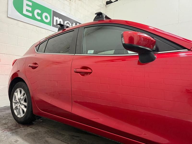Used Mazda 3 2014 Red Hatchback