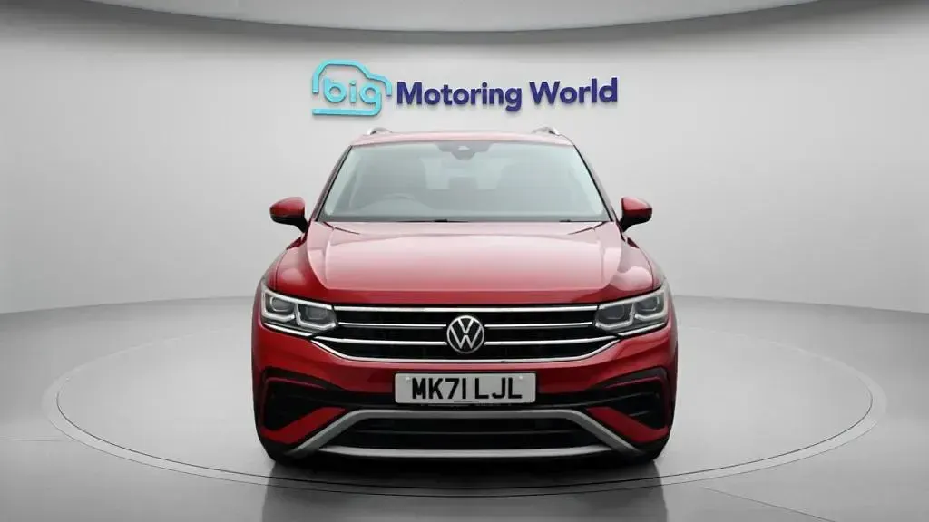 Used VW Tiguan Allspace Elegance 150 HP (110 kW) 2022 Red SUV