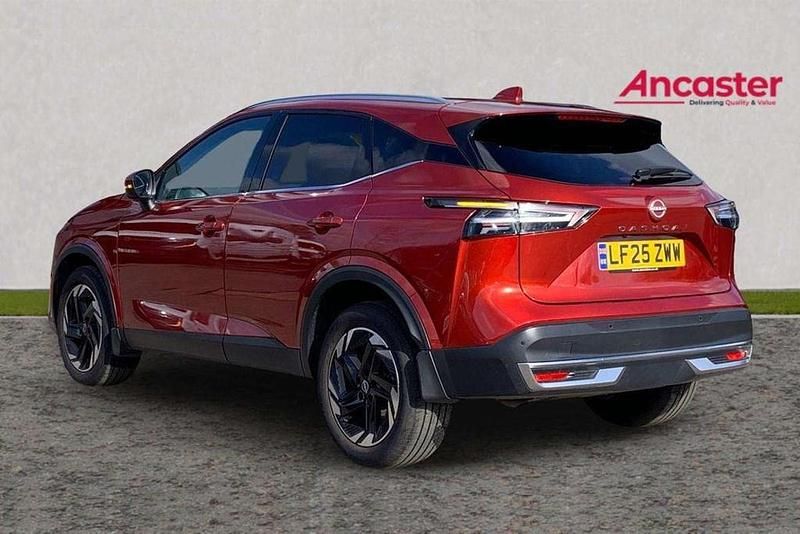 Used Nissan Qashqai N-Connecta 155 HP (114 kW) 2025 Red SUV