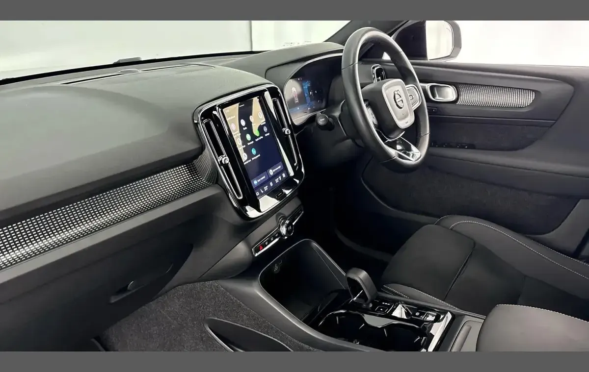 Used Volvo XC40 Plus 194 HP (142 kW) 2025 Silver SUV