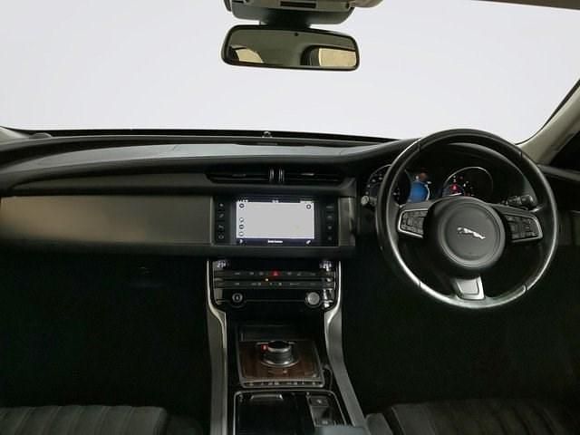 Second-hand Jaguar XF Portfolio 180 CP (132 kW) 2016 Negru Berlinǎ
