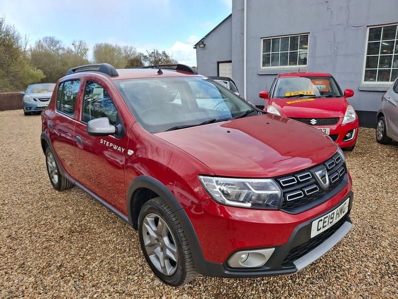 Used Dacia Sandero Essentiel 90 HP (66 kW) 2019 Red Hatchback