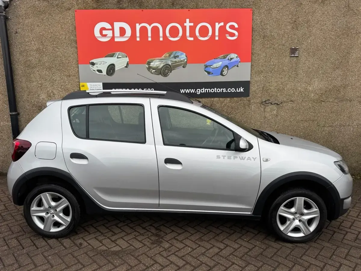 Used Dacia Sandero Lauréate 2015 Silver Hatchback
