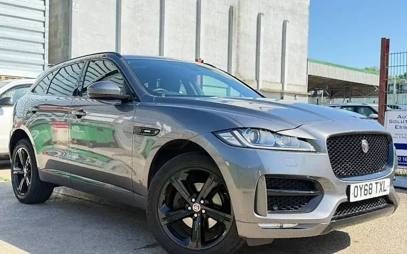 Usado Jaguar F-Pace R-Sport 179 HP (131 kW) 2020 SUV