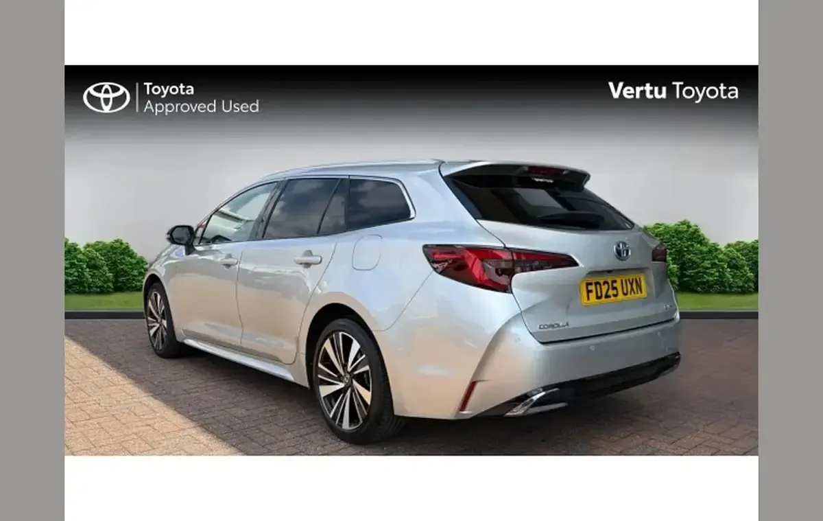 Used Toyota Corolla Design 140 HP (102 kW) 2025 Silver Estate