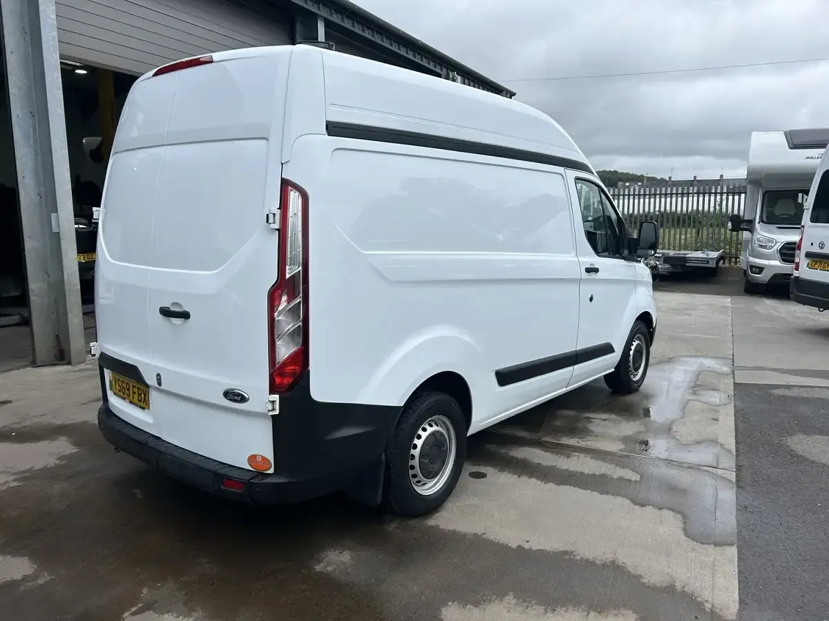 Used Ford Transit Custom 105 HP (77 kW) 2020 White Van