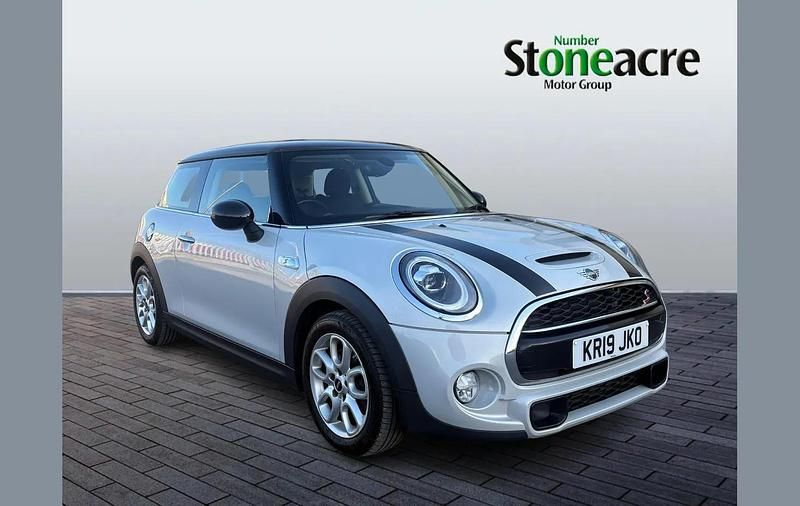 Usado Mini Cooper S Classic 188 HP (138 kW) 2019 Prateado Citadino