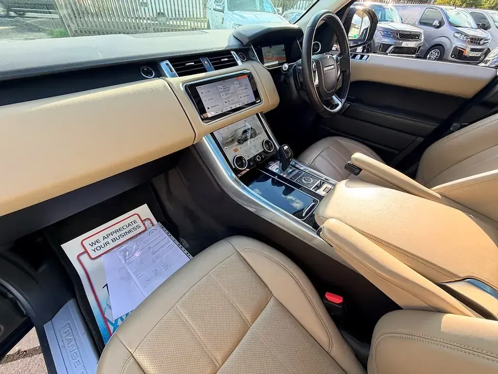 Second-hand Land Rover Range Rover Sport HSE 404 CP (297 kW) 2018 Argintiu SUV
