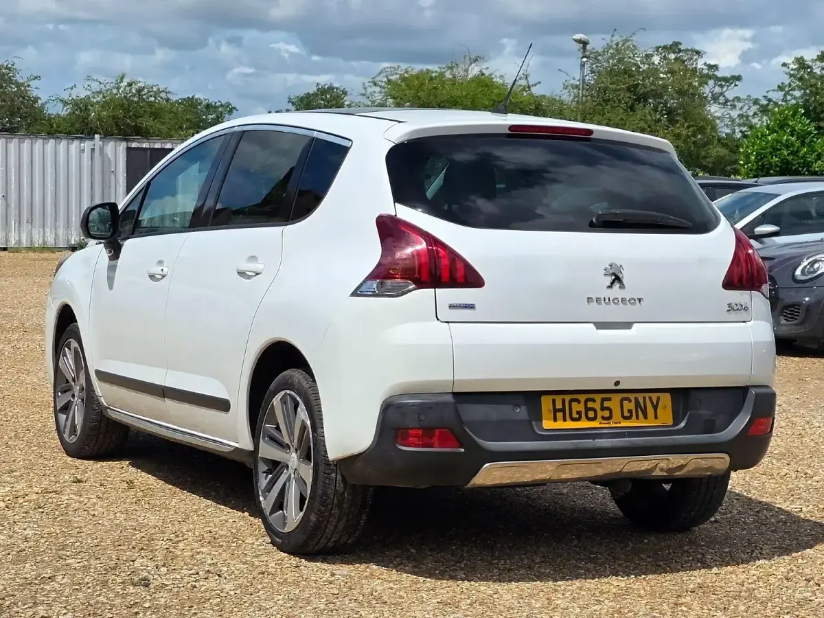 Used Peugeot 3008 Allure 2016 White Hatchback