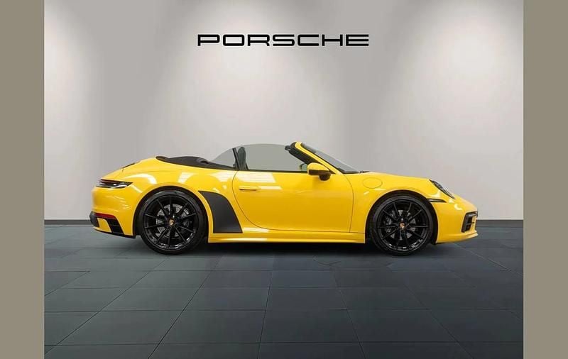 Used Porsche 911 379 HP (278 kW) 2021 Yellow Cabriolet