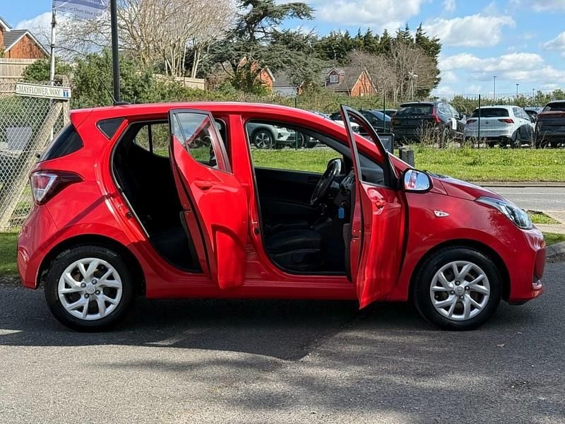 Used Hyundai i10 SE 87 HP (63 kW) 2018 Red Hatchback