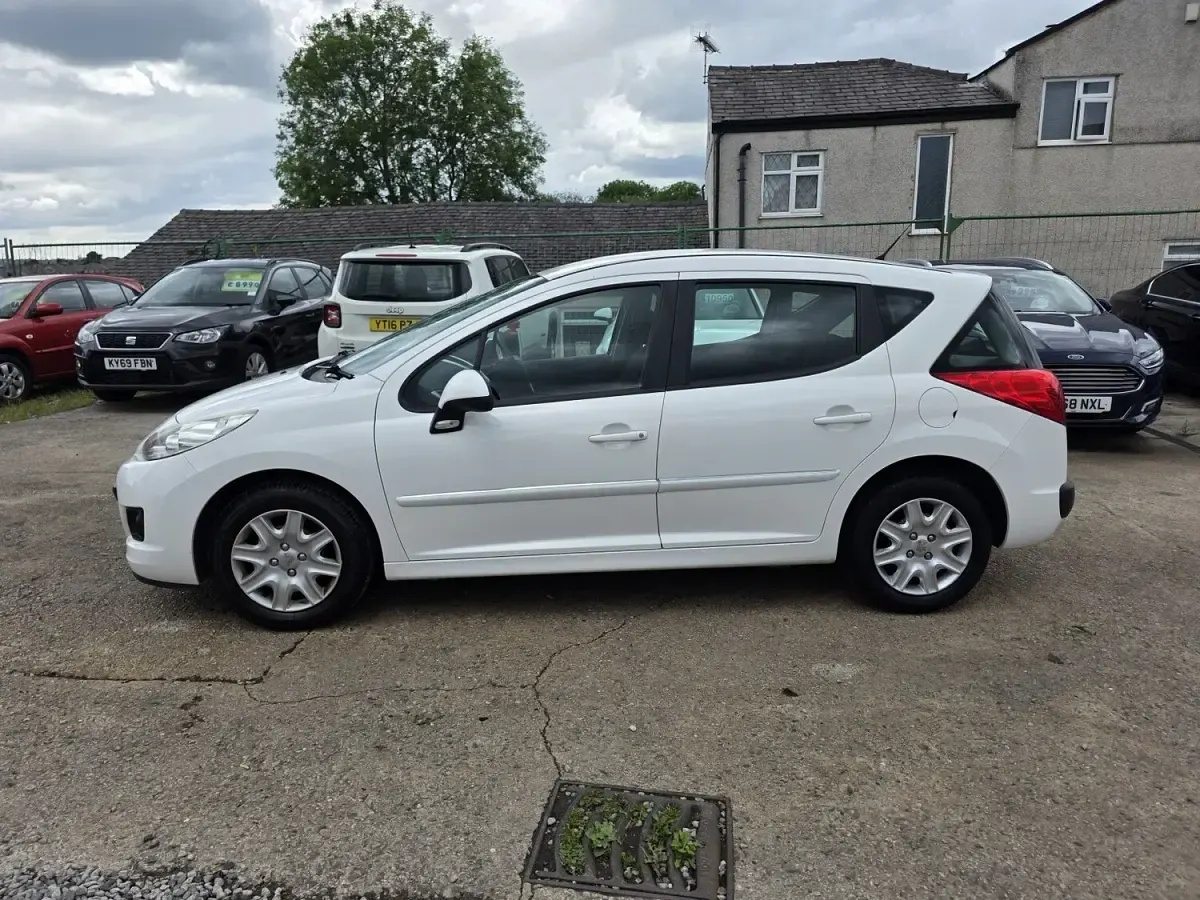 Used Peugeot 207 Access 2012 White Estate