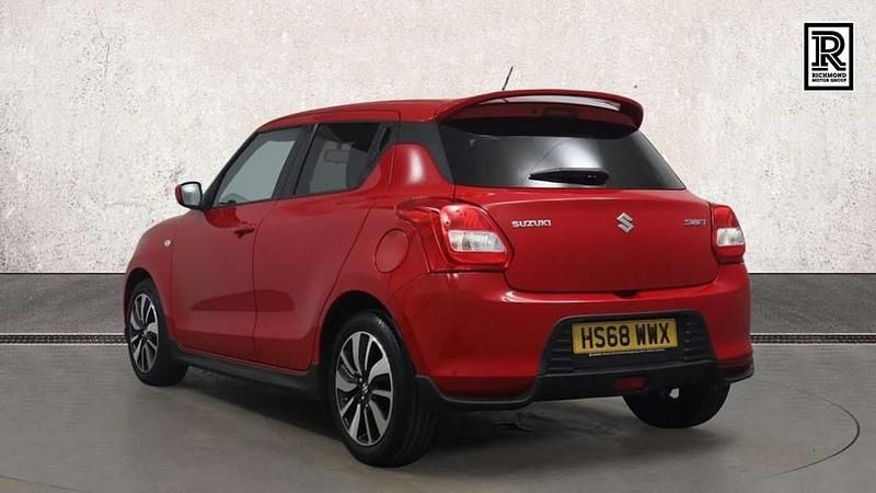 Begagnad Suzuki Swift 90 HK (66 kW) 2019 Röd Halvkombi