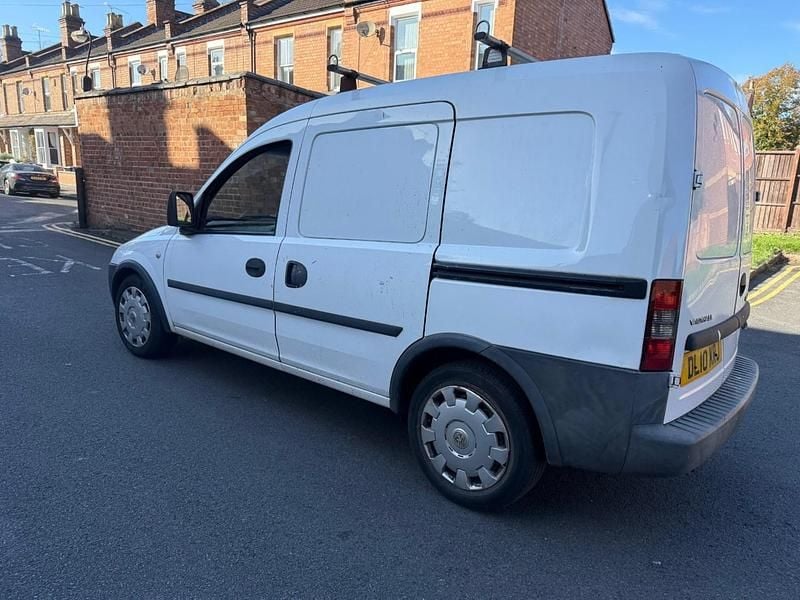 Used Vauxhall Combo 2010 White MPV