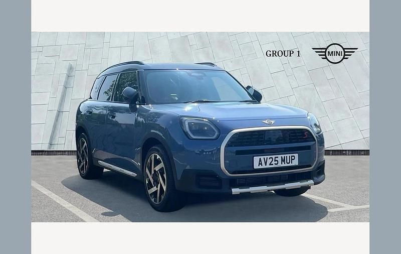 Blue New 2025 Mini Countryman Exclusive SUV | £38,395 (A bit pricey) - Image 1/4