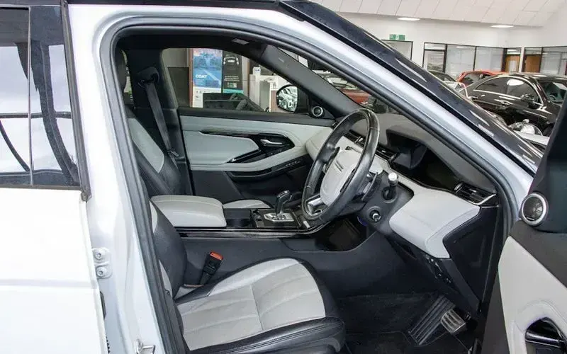 Used Land Rover Range Rover evoque First Edition 182 HP (133 kW) 2019 White SUV