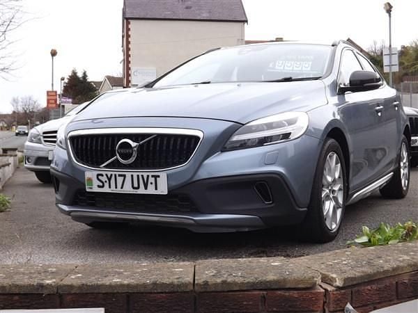 Blue Used 2017 Volvo V40 Pro Hatchback | £8,995 (Fair price) - Image 1/4