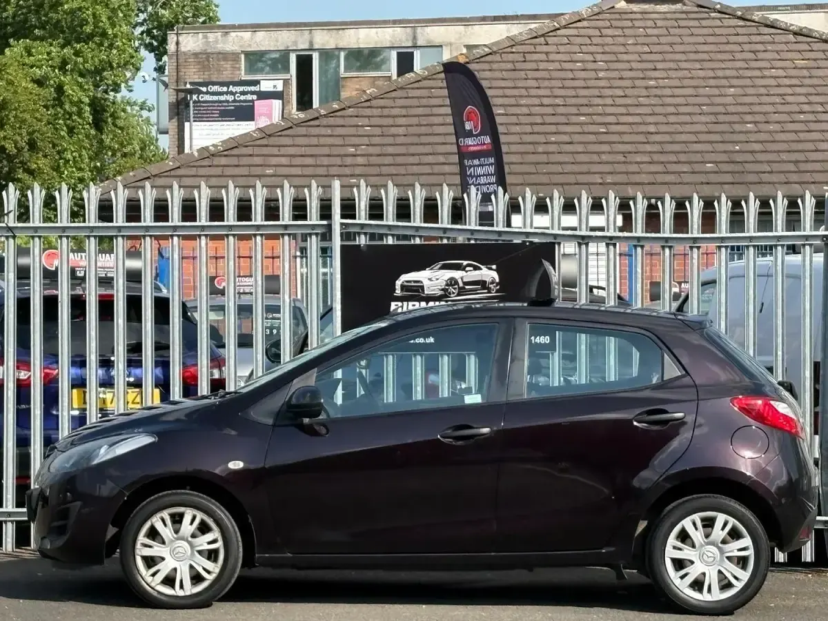 Used Mazda 2 2013 Maroon Hatchback