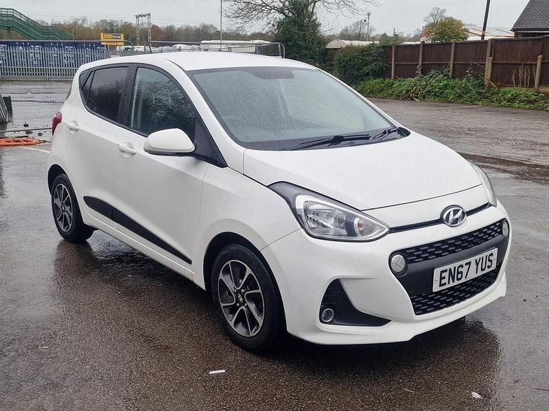 White Used 2018 Hyundai i10 Premium Hatchback | £5,700 (Good price) - Image 1/4