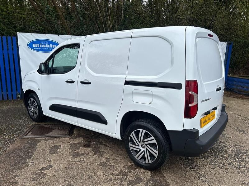 Used Peugeot Partner 131 HP (96 kW) 2020 White MPV