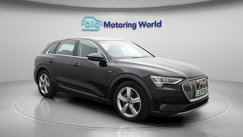 Begagnad Audi e-tron 11 kW (15 HK) 2021 SUV