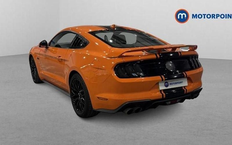 Used Ford Mustang GT 450 HP (330 kW) 2021 Orange Coupe