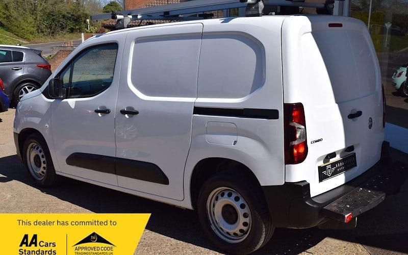 Begagnad Vauxhall Combo Edition 101 HK (74 kW) 2019 Minibuss