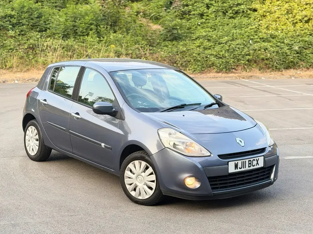 Used Renault Clio Expression 112 HP (82 kW) 2011 Blue Hatchback