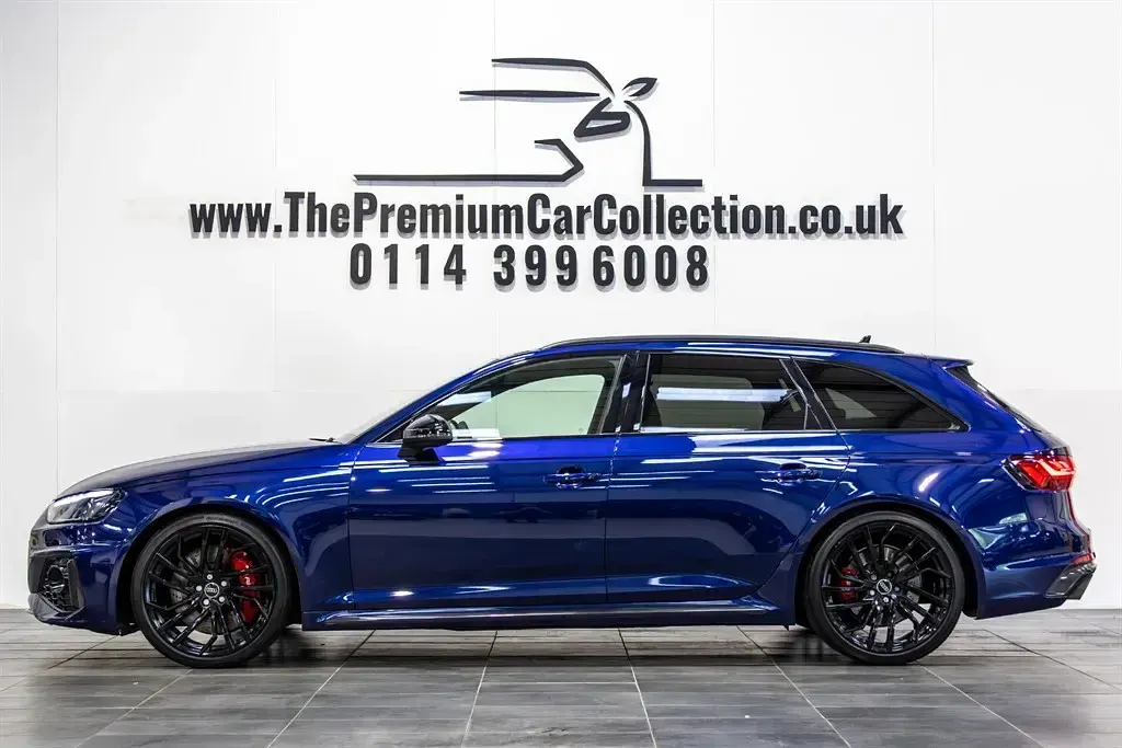Used Audi RS4 Comfort 450 HP (330 kW) 2024 Navarra blue metallic Estate