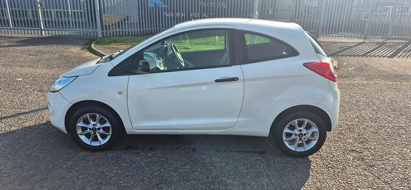 Used Ford Ka Studio 69 HP (50 kW) 2013 White Hatchback