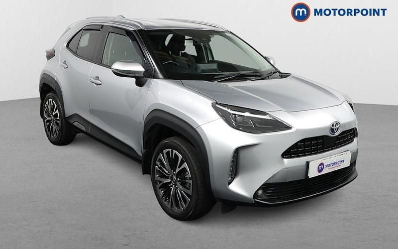 Used 2025 Toyota Yaris Hybrid Estate | £21,499 (Fair price) - Image 1/4