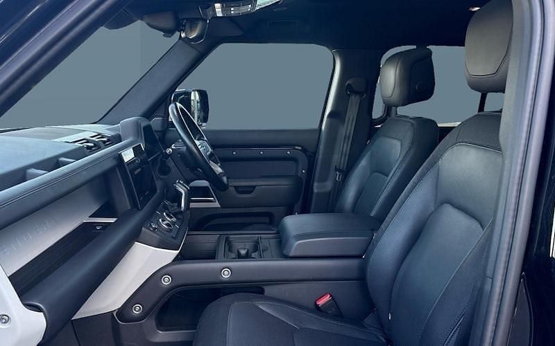 Used Land Rover Defender HSE Dynamic 300 HP (220 kW) 2024 SUV