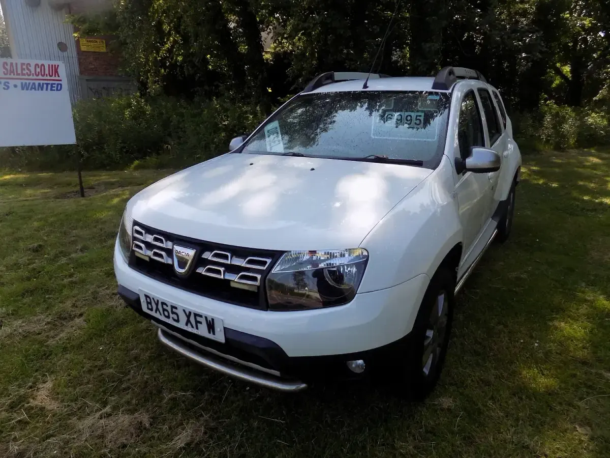 Used Dacia Duster Lauréate 110 HP (80 kW) 2015 White SUV