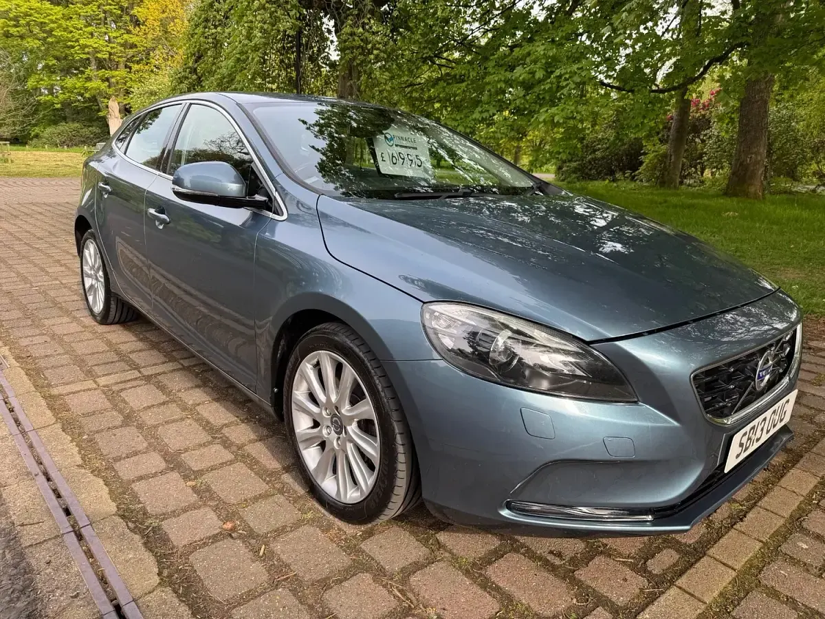 Used Volvo V40 SE Lux 2013 Blue Hatchback