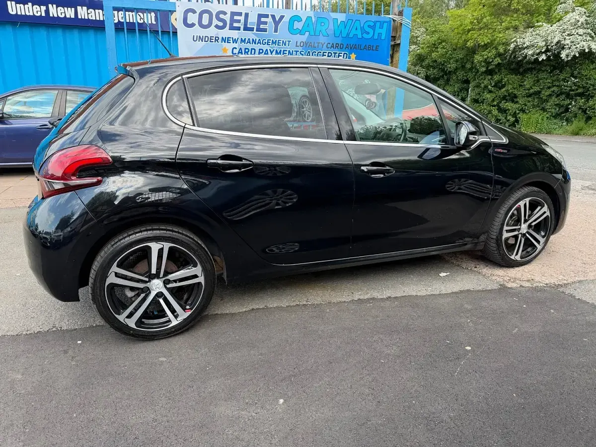 Used Peugeot 208 GT-line 2018 Black Hatchback