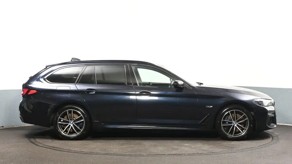Usado BMW 530e M Sport 288 HP (211 kW) 2022 Preto Carrinha
