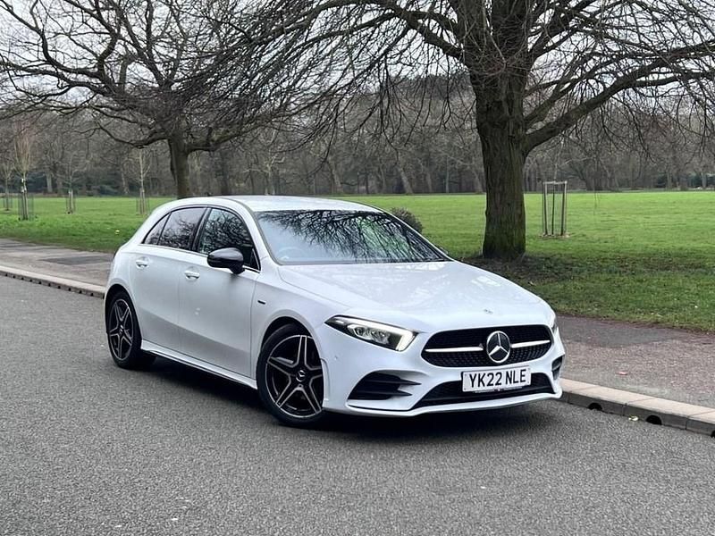 Used Mercedes A180 Executive 136 HP (100 kW) 2022 White Hatchback