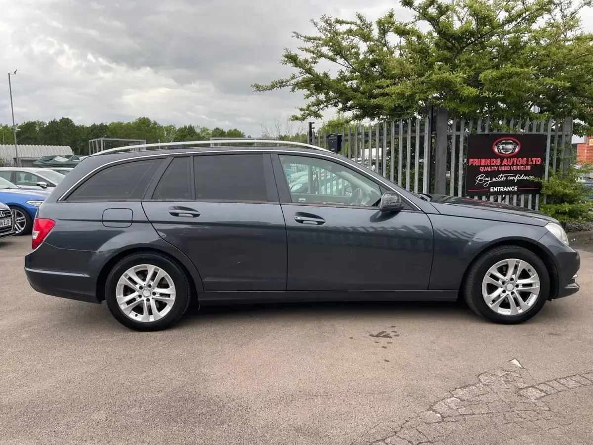 Używany Mercedes C220 Executive 2013 Szary Kombi
